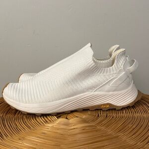 New! Please read Merrell Embark sneaker size 16